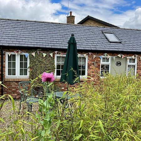 Centre Village 2 Bedroom Cottage - The Byre Pewsey Exterior photo